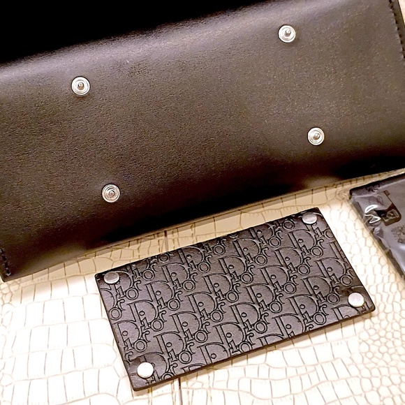 Newest Design Hi-End DIOR LEATHER Glass Case with Cloth (Large) - Picture 8 of 12